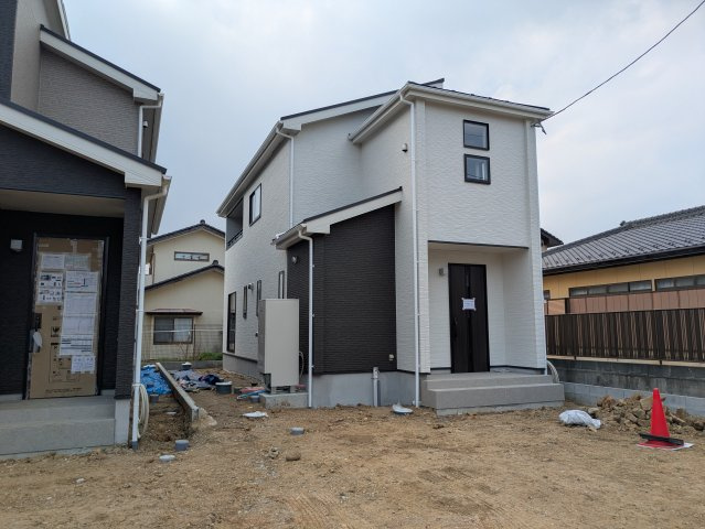 ◆新生活応援キャンペーン中！　小名浜林城　1号棟　オール電化新築建売住宅☆・。の外観|【ハイセンスなシンプルで明るい家】　外観の写真です。お洒落な新築は気分が上がりますね♪　　ご見学の際はご一緒に周辺環境などもお確かめいただけます♪