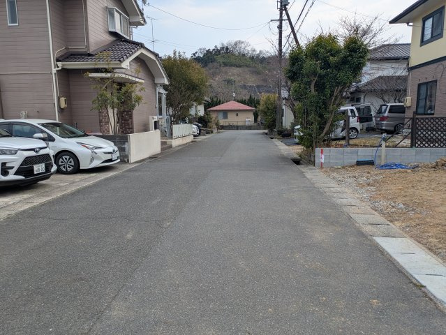 ◆新生活応援キャンペーン中！　小名浜林城　1号棟　オール電化新築建売住宅☆・。の前面道路含む現地写真|外観の写真です。　過ごす時間が長いからこそ家族との繋がりが感じられるお家！にぎやかな声で日々の会話も弾む楽しい空間となります。家に帰宅するのがより一層楽しみになりますね♪