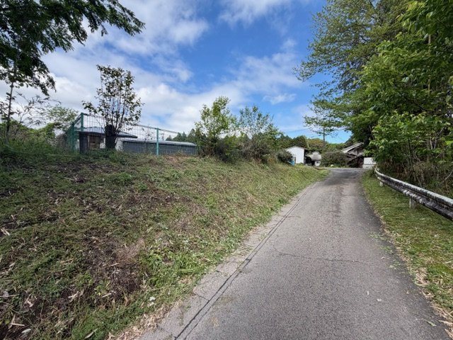 都城市野々美谷町の売地の前面道路含む現地写真
