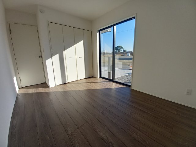 ◇泉町下川　3期　全5棟　3号棟　ご成約にて豪華プレゼントキャンペーン中◇の洋室|◆居室の写真です◆　木の温もりがナチュラルでくつろげる空間ですね♪　寝室にも、子供部屋にも、趣味のお部屋にもお使いいただけます♪