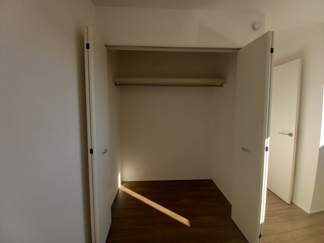 ◇泉町下川　3期　全5棟　3号棟　ご成約にて豪華プレゼントキャンペーン中◇の収納|◆収納スペースの写真です◆　衣類やカバンなどたっぷりと収納可能です！生活感のあるものを隠して置けるからお部屋をスッキリと見せやすいです。

