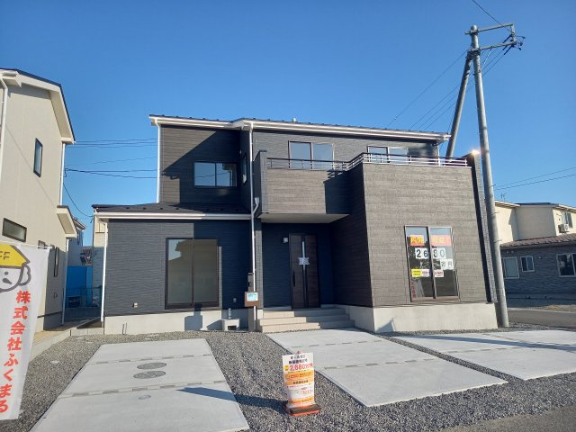 ◇泉町下川　3期　全5棟　3号棟　ご成約にて豪華プレゼントキャンペーン中◇の外観|同施工◆外観の写真です◆　
過ごす時間が長いからこそ家族との繋がりが感じられるお家！　にぎやかな声で日々の会話も弾む楽しい空間となります。家に帰宅するのがより一層楽しみになりますね♪
