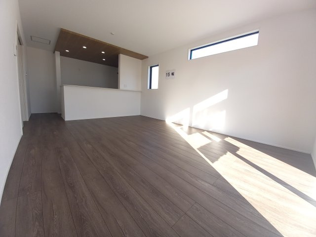 ◇泉町下川　3期　全5棟　3号棟　ご成約にて豪華プレゼントキャンペーン中◇の居間・リビング|◆居室の写真です◆　柔らかい陽光が差し込む明るいお部屋を演出☆　使い勝手の良い間取りなので、ご家族の状況の変化にも耐えられますね。


