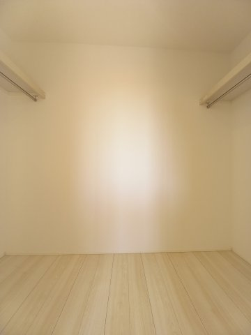 ◇泉町下川　3期　全5棟　4号棟　◇お子様がいる家庭にオススメな物件です☆の洋室|同施工◆居室の写真です◆　寝室以外にも、趣味のお部屋にもお使いいただけます♪　子供部屋や主寝室などお部屋の使い分けができ、家族で暮らしやすいです！

