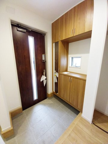 ◇泉町下川　3期　全5棟　4号棟　◇お子様がいる家庭にオススメな物件です☆のその他|同施工◆収納スペースの写真です◆　衣類やカバンなどたっぷりと収納可能です！生活感のあるものを隠して置けるからお部屋をスッキリと見せやすいです。

