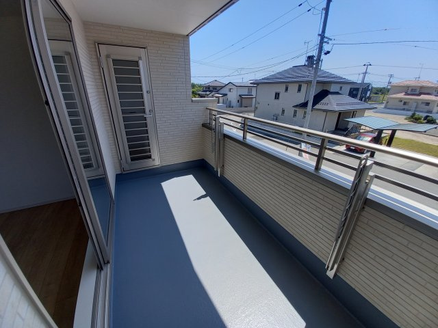 ◇泉町下川　3期　全5棟　4号棟　◇お子様がいる家庭にオススメな物件です☆の洋室|同施工◆居室の写真です◆　充分な広さの収納を備え、採光良好な洋室は、快適空間。プライベートの時間もゆったりお寛ぎ頂けそうです。

