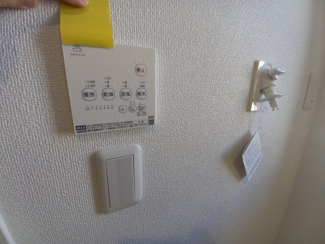 ◇泉町下川　3期　全5棟　5号棟　効率と利便性を意識した家事動線で過ごしやすい間取り♪の防犯設備|◆ユニットバスの写真です◆　フルオート機能で、時間帯を気にせず、家族全員が暖かい湯船に浸かることができます。　一日の疲れを癒してくれそうですね♪

