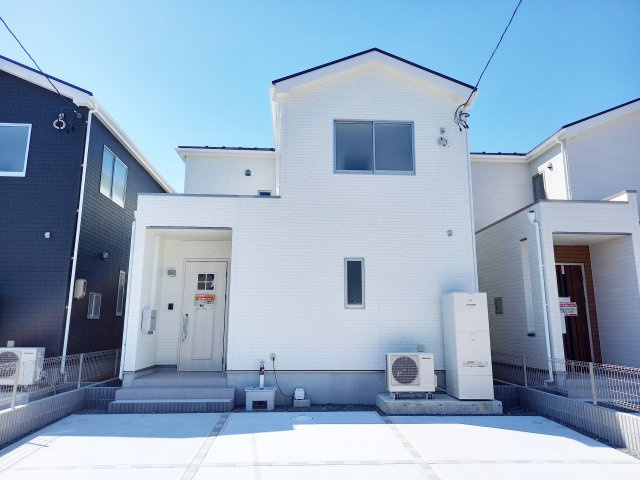 ◇泉町下川　3期　全5棟　5号棟　効率と利便性を意識した家事動線で過ごしやすい間取り♪の外観|同施工◆現地写真です◆
一緒に理想の住まいを見つけましょう！（＾＾）
お住まいの相談だけでなく、地域の事についても是非お気軽に尋ねてください！
お問い合わせは不動産プラスまで☆

