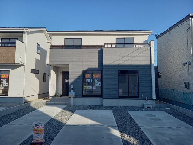 ◇泉町下川　3期　全5棟　2号棟　家族で暮らしやすい4LDK！◇の外観|同施工◆外観の写真です◆　
過ごす時間が長いからこそ家族との繋がりが感じられるお家！　にぎやかな声で日々の会話も弾む楽しい空間となります。家に帰宅するのがより一層楽しみになりますね♪
