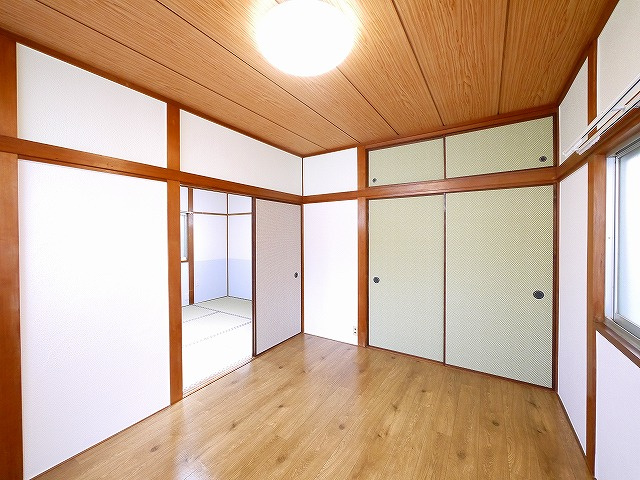 生駒市中菜畑2-1032-7貸家の洋室|ゆったりした洋室です