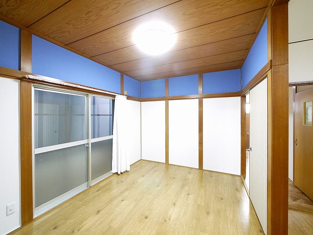 生駒市中菜畑2-1032-7貸家の居間・リビング|ゆったり過ごせる居間です