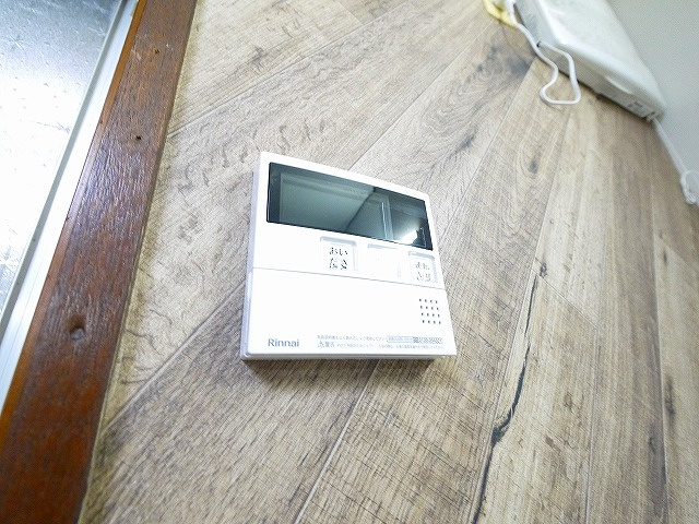 生駒市中菜畑2-1032-7貸家の設備|給湯器です