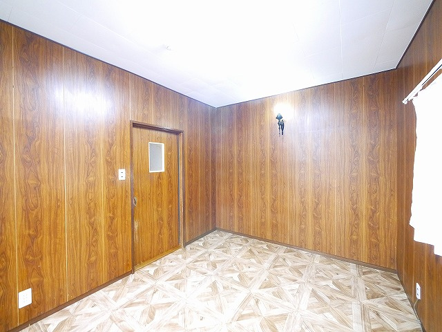 生駒市中菜畑2-1032-7貸家の洋室|明るい洋室です