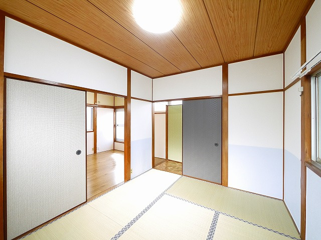 生駒市中菜畑2-1032-7貸家の和室|い草の香りが落ち着く素敵な和室です