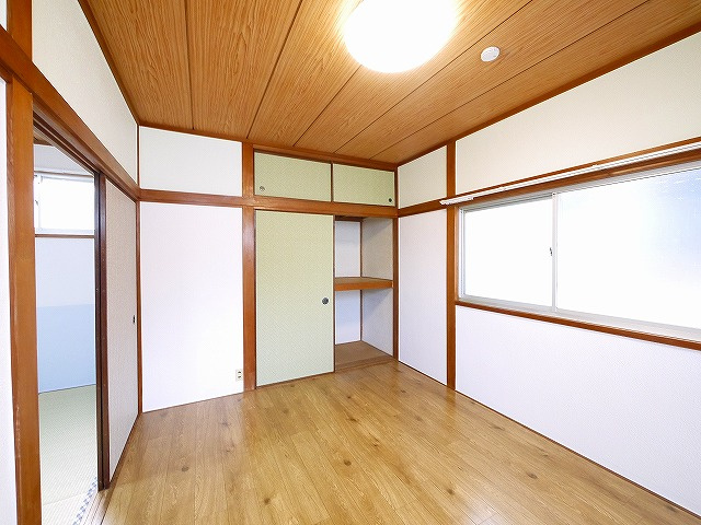 生駒市中菜畑2-1032-7貸家の洋室|スタンダードな洋室です
