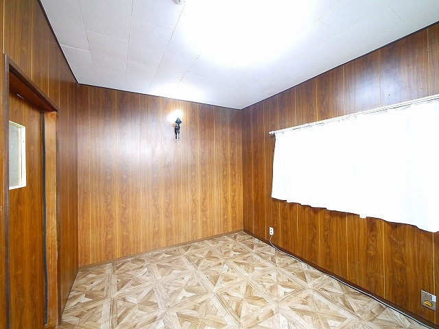 生駒市中菜畑2-1032-7貸家の洋室|使い勝手のいい洋室です