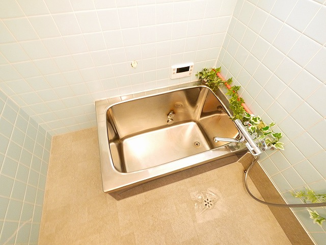 生駒市中菜畑2-1032-7貸家の浴室|日々の疲れを癒すお風呂付です