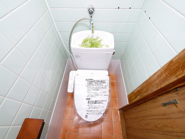 生駒市中菜畑2-1032-7貸家のトイレ|トイレです