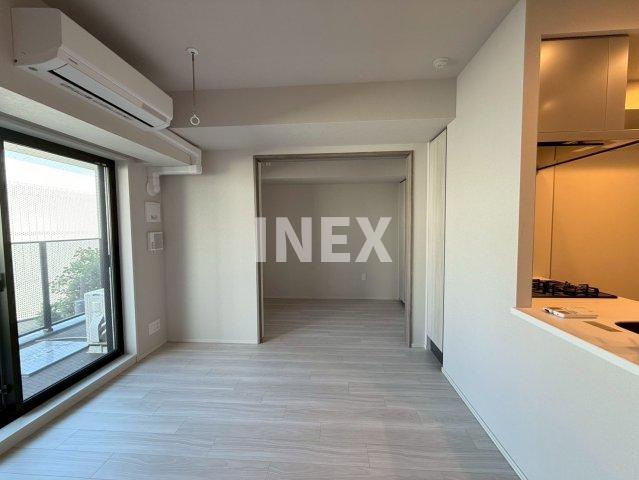 横浜市中区不老町３丁目の賃貸マンションの居間・リビング