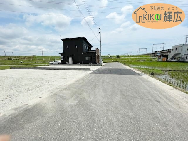 高砂市荒井町小松原4丁目（全2区画）2号地 土地の前面道路含む現地写真