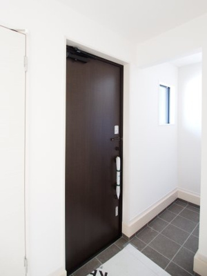 【玄関】 | Erde　伊達郡桑折町３期　１号棟