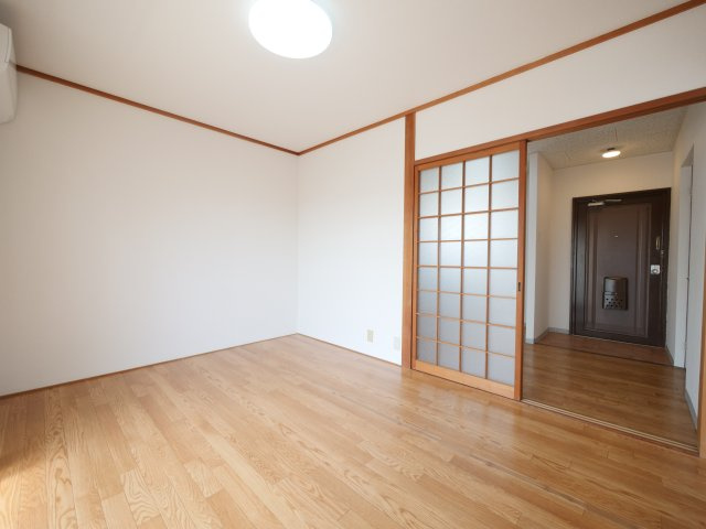 サンロイヤル豊成の居間・リビング