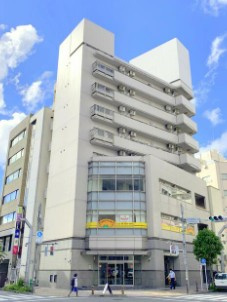 【外観】 | 鉄筋コンクリート造のがっちりとした建物。