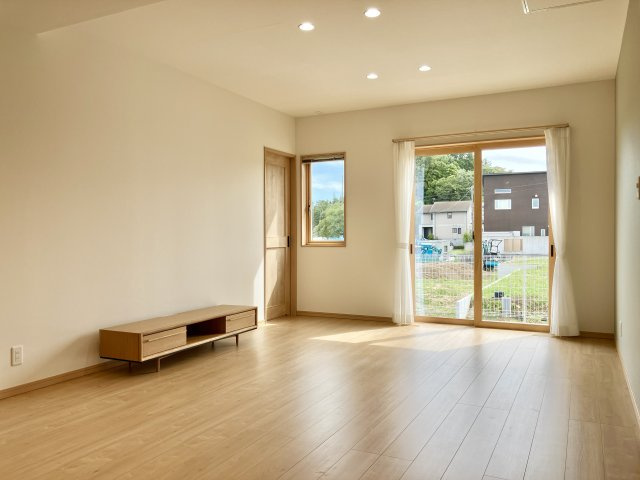 新築戸建・建売　須賀川市和田立石　HINOKIYA　全2棟の居間・リビング