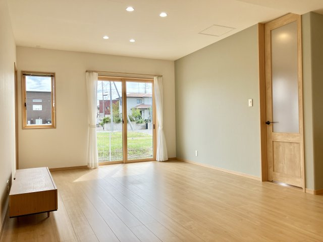 新築戸建・建売　須賀川市和田立石　HINOKIYA　全2棟の居間・リビング