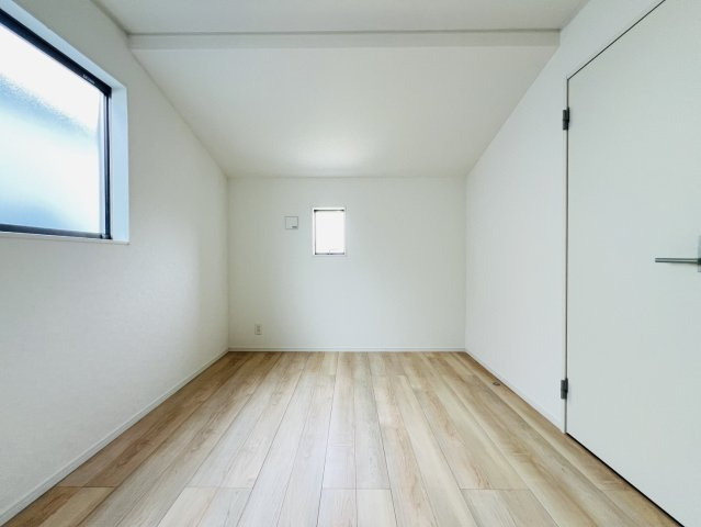 東海市富貴ノ台3-123『仲介手数料無料』新築戸建ての洋室