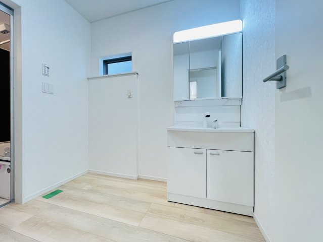 東海市富貴ノ台3-123『仲介手数料無料』新築戸建ての独立洗面台