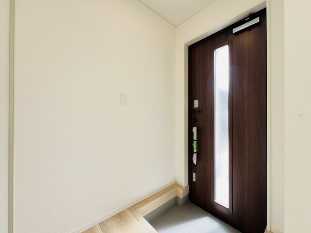 東海市富貴ノ台3-123『仲介手数料無料』新築戸建ての玄関