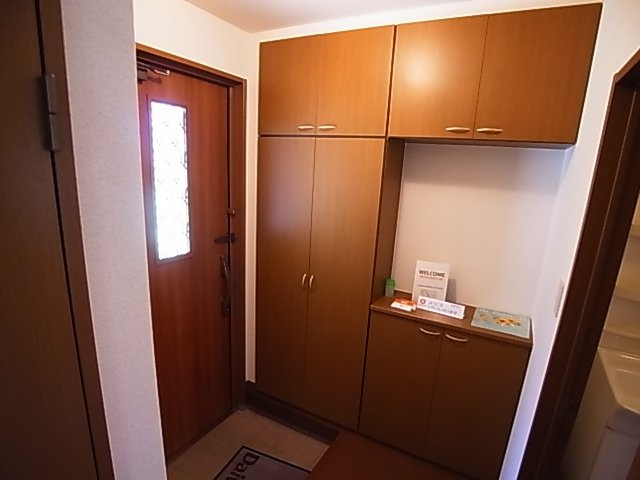 神戸市北区鈴蘭台西町６丁目のテラスの玄関|シューズボックス付き