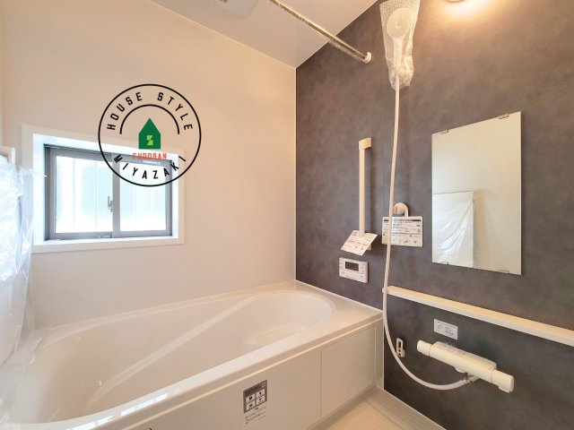 宮崎市本郷南方第1-1棟（1号棟）の浴室|1日の疲れを癒してくれる広々バスルーム。雨の日のお洗濯にも大活躍な浴室乾燥機付です！