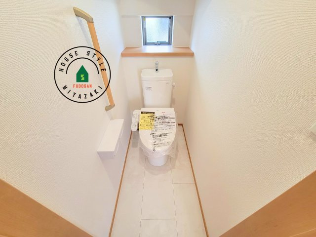 宮崎市本郷南方第1-1棟（1号棟）のトイレ|温水洗浄便座を完備しております。2ヶ所にトイレがあるのは朝の慌ただしい時間も安心です。