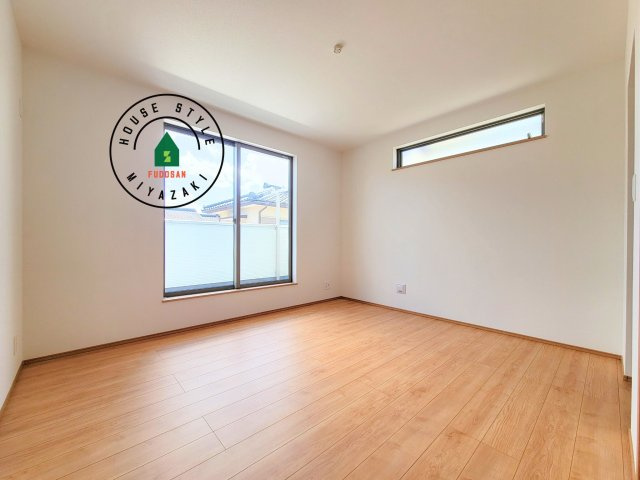 宮崎市本郷南方第1-1棟（1号棟）の寝室|主寝室には収納力に優れたクローゼットがありますので、お部屋もすっきり片付きます。