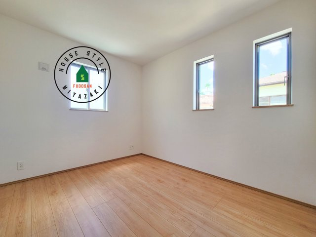 宮崎市本郷南方第1-1棟（1号棟）の居間・リビング|穏やかな光が差し込む室内には、穏やかな時間が流れます。