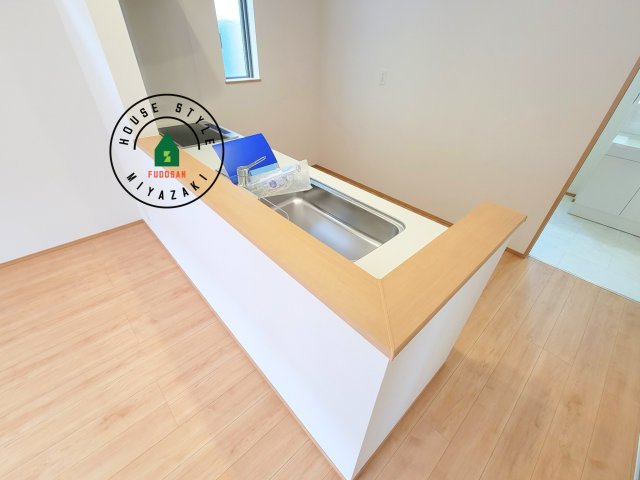 宮崎市本郷南方第1-1棟（1号棟）のダイニング|会話が弾む場所として居心地の良いリビングです。