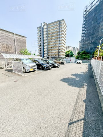 グランシャリオ諏訪野の駐車場|駐車スペースもあります☆