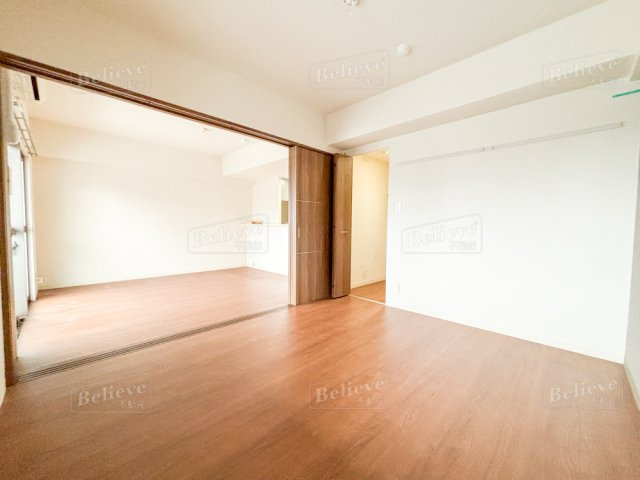 グランシャリオ諏訪野の寝室|クローゼット付きの寝室です☆