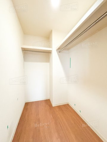 グランシャリオ諏訪野の収納|ウォークインクローゼットなので収納豊富です♪