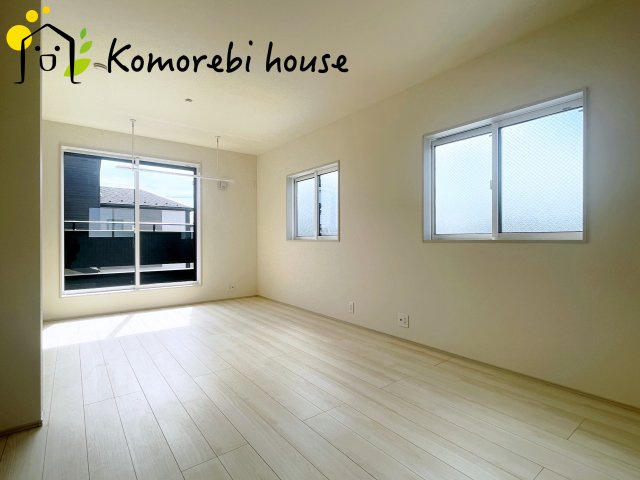 上尾市久保　新築一戸建て　ブルーミングガーデン　01の寝室|開放的な寝室です