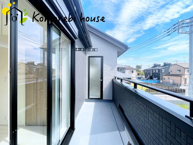 上尾市久保　新築一戸建て　ブルーミングガーデン　01のバルコニー|外からの目が気にならないバルコニーで洗濯物が干せます