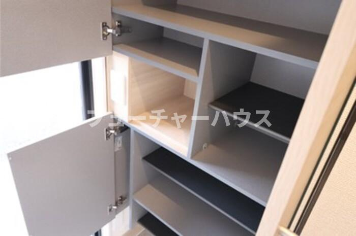 アジュール大成町の玄関