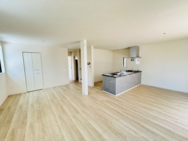 ケイアイグレイス／中央区/黒髪1期／１号棟の居間・リビング|広々リビングです♪