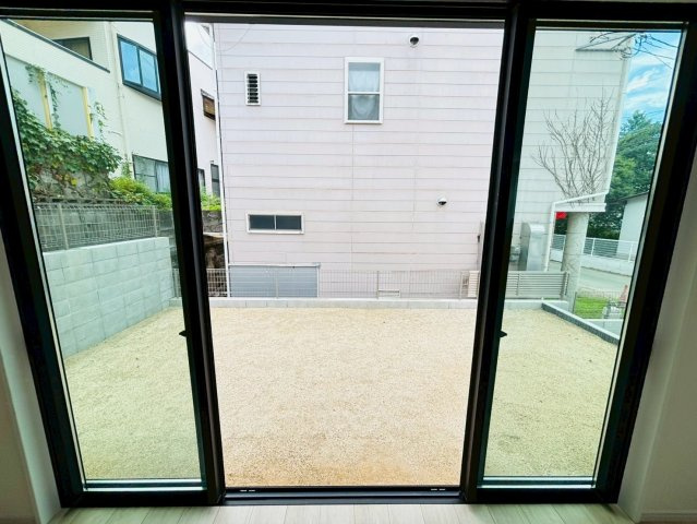 ケイアイグレイス／中央区/黒髪1期／１号棟の居間・リビング|リビングからお庭の眺望です！大きな窓も素敵です！