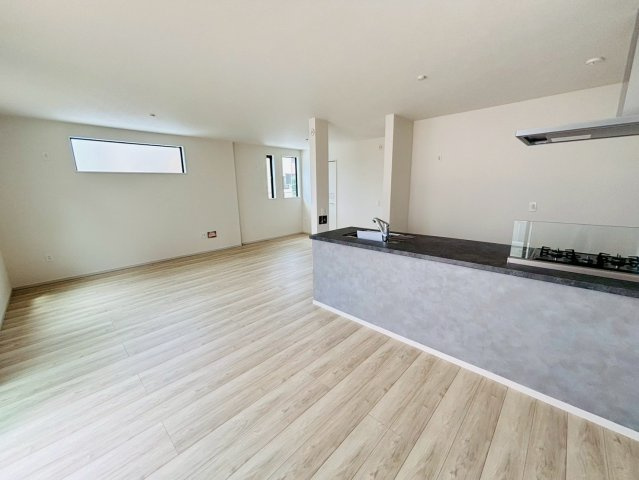 ケイアイグレイス／中央区/黒髪1期／１号棟の居間・リビング|黒髪4丁目に完成致しました！外観・内装・設備等をご確認下さい。内覧は即日可能です！