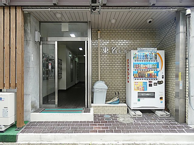 東名ビルディングのエントランス|裏口