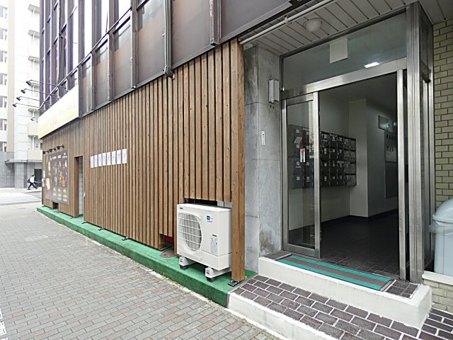 東名ビルディングのエントランス|裏口