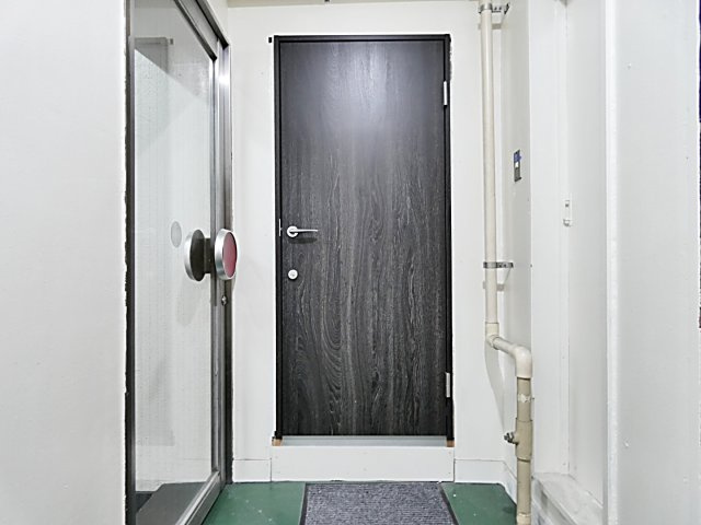 東名ビルディングの玄関|裏口